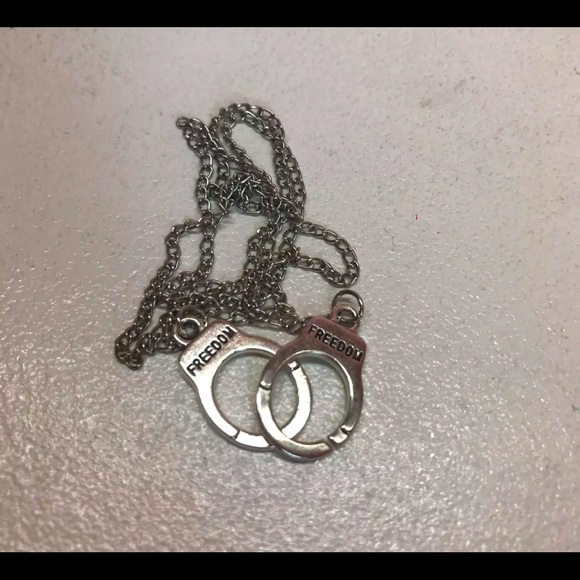 🆕 Freedom Handcuff Steam Punk Necklace - Picture 9 of 12